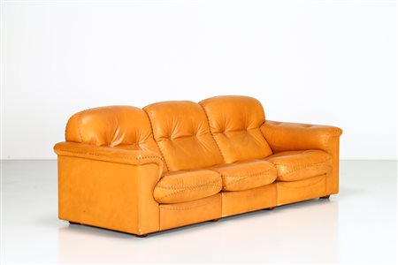 DESEDE Divano tre posti. Legno e pelle. Cm 225,00 x 78,00 x 93,00. Legno e...