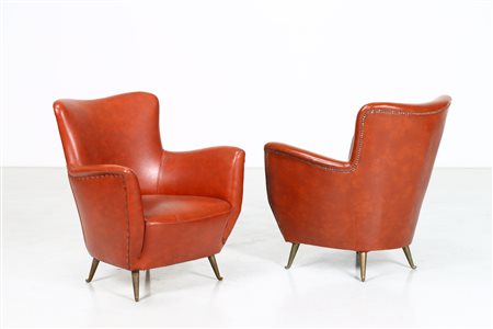 ISA BERGAMO Coppia di poltrone. Ottone e skai. Cm 70,00 x 77,00 x 70,00....