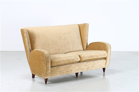 MANIFATTURA ITALIANA Divano. Legno e tessuto. Cm 150,00 x 87,00 x 83,00....