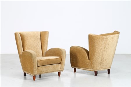 MANIFATTURA ITALIANA Coppia di poltrone. Legno e tessuto. Cm 78,00 x 85,00 x...