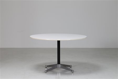 CHARLES & RAY EAMES (1907 - 1978) Tavolo tondo . legno laminato e metallo...