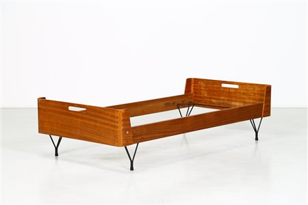 RINALDI GASTONE Letto. Compensato curvo e ferro. Cm 197,50 x 50,00 x 90,00....
