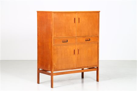 FRATTINI GIANFRANCO (1926 - 2004) Credenza. Legno di noce. Cm 110,00 x 139,50...