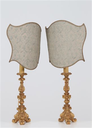 MANIFATTURA VENEZIANA DEL XVIII SECOLO Coppia di candelabri adattati a...