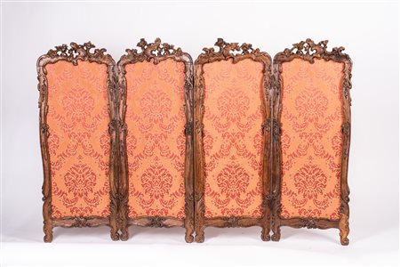 MANIFATTURA FRANCESE DEL XIX SECOLO Paravento in legno scolpito a motivi...