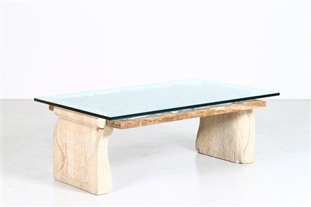 MANIFATTURA ITALIANA Tavolino in alabastro scolpito a motivi floreali. . Cm...