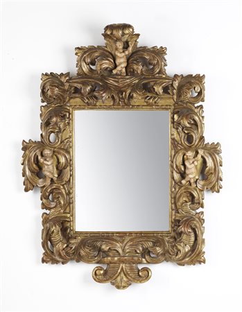 MANIFATTURA ITALIANA DEL XVII SECOLO Cornice in legno scolpito a volute e...