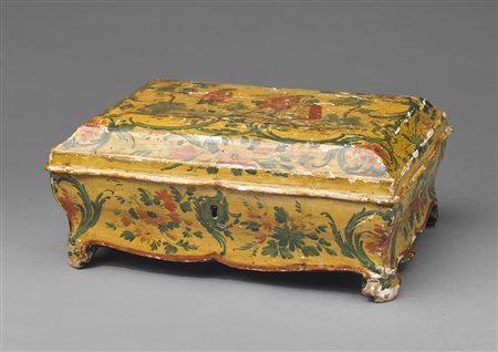 MANIFATTURA VENEZIANA DEL XVIII SECOLO Scatola in legno laccato. . . Cm 24,00...