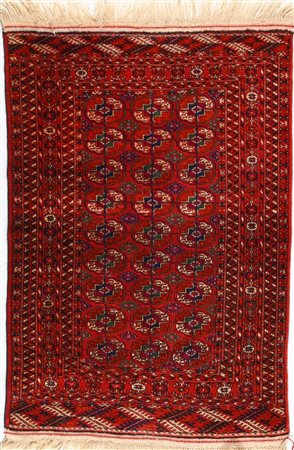 BUKARA Tappeto. . Cm 100,00 x 145,00. BUKARA Carpet. fritware with underglaze...