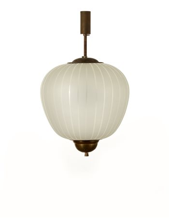 Piccola lampada a sospensione in ottone e vetro acidato. Italia, anni '50. (h...