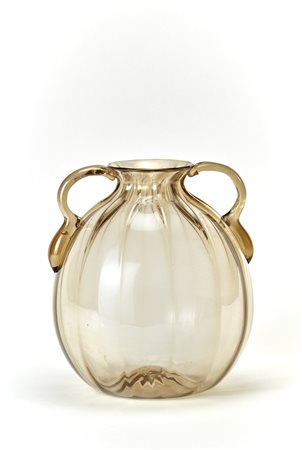 Vittorio Zecchin (Murano 1878 - Murano 1947)Vaso biansato costolato in vetro...