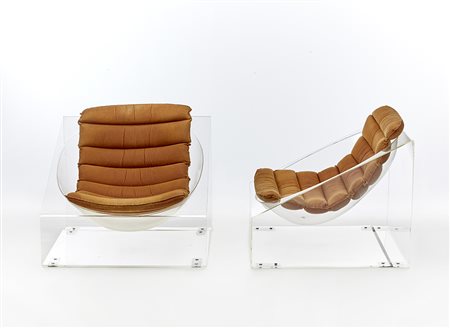 Coppia di poltrone con struttura in plexiglass stampato da un unico foglio,...