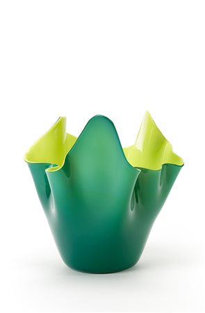 Venini Vaso a fazzoletto in vetro incamiciato giallo e verde rispettivamente...