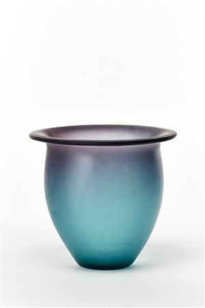 Manifattura di Murano Vaso in vetro soffiato di colore verde e ametista...