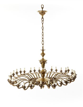 Monumentale lampadario a trentasei braccia in tubolare, lamina e fusione di...