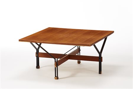 Tavolino con piano in teak impiallacciato, struttura in piattina di metallo...