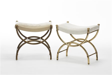 Coppia di panchette con struttura in tubolare di ottone e sedute rivestite in...