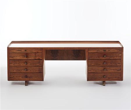 Toilette a dieci cassetti in legno impiallacciato e lastronato di palissandro...