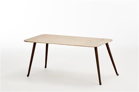 Tavolino da salotto con base in tubolare di ottone e piano in marmo. Italia,...