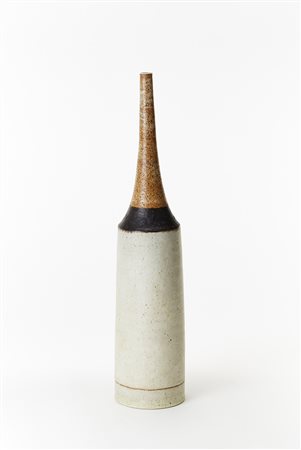 Bruno Gambone (Vietri Sul Mare 1936)Bottiglia in gres smaltato in créme,...