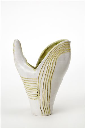 Guido Gambone (Montella 1909 - Firenze 1969)Vaso a valva in ceramica...