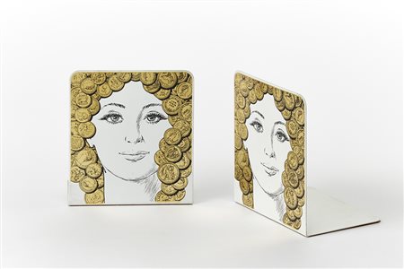 Piero Fornasetti (Milano 1913 - Milano 1988)Due reggilibro "Visi con monete"....