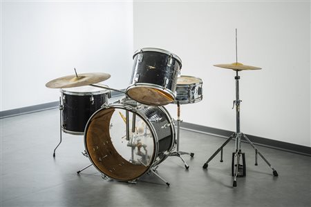 Nico Vascellari 1976 Untitled song - 2004 tecnica Batteria (gran cassa,...