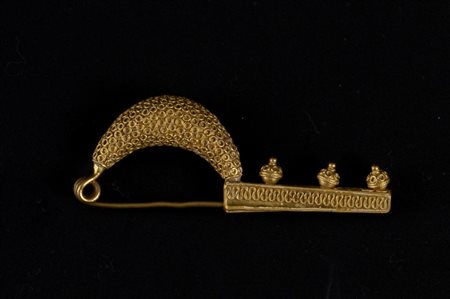 FIBULA IN STILE ETRUSCO DATAZIONE: inizi sec. XX MATERIA E TECNICA: oro a 24...