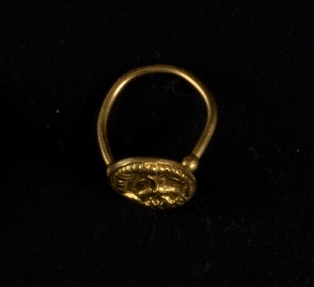 ANELLO IN STILE ETRUSCO DATAZIONE: inizi sec. XX MATERIA E TECNICA: oro a 24...