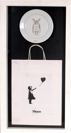 Banksy Bristol 1970 “Keep it real” Ceramica (porcelain plate) e cardboard...