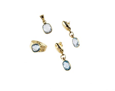 DEMI-PARURE IN ORO E PASTE VITREE AZZURRE composta da anello, paio di...