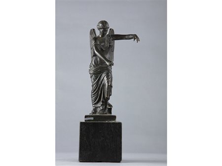 Anonimo (XX secolo) Vittoria alata 21 cm Bronzo