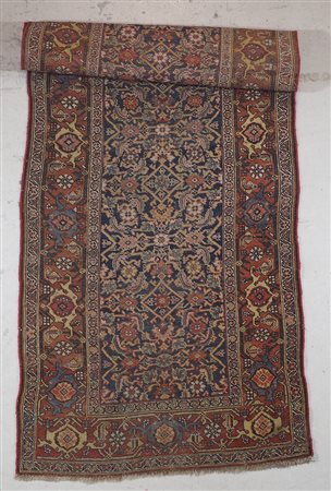 Lunga corsia cm. 112x435.