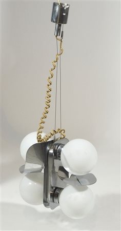 Lampada a sospensione in metallo cromato e bocce in vetro opalino. Anni '70.
