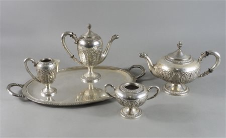 Servizio da caffè e thè in argento composto da 5 pezzi decorato a palmette....