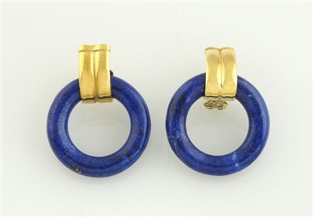 Orecchini composti da anelli in laspislazzuli e chiusura in oro giallo