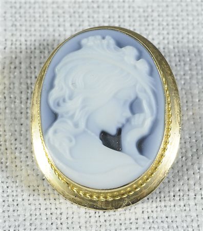 Spilla-ciondolo con cameo lavorato raffigurante profilo di donna, montatura...