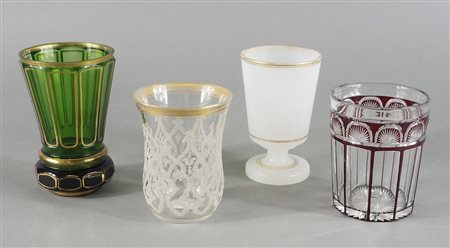 Lotto di 4 bicchieri in vetro decorati.