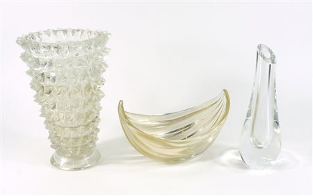 Lotto di 3 oggetti in vetro tra cui vaso Baccarat. Misure diverse.