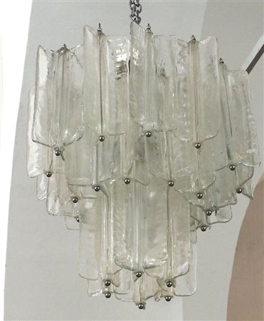 Venini: lampadario con pendenti in vetro, struttura in metallo bianco.