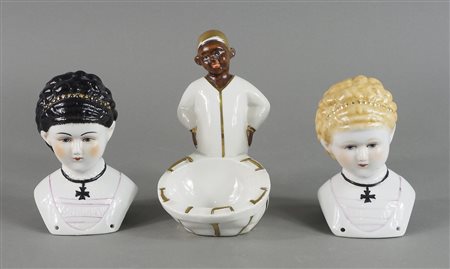 Lotto di 3 copritazze in pocellana policroma.