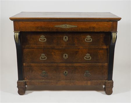 Cassettone in legno a 4 cassetti, colonnette laterali in legno nero e...