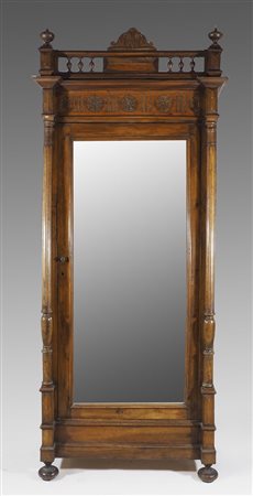 Armadio in legno con grande anta a specchio. cm. 240x104x60.