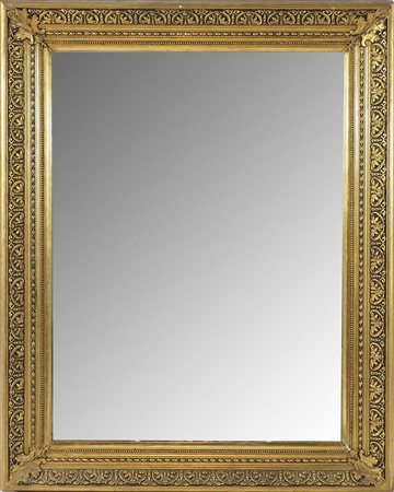 Specchio rettangoalre da parete con cornice in legno dorato. cm. tot 100x80.