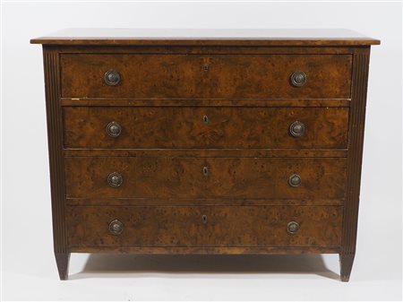 Cassettone in legno a 4 cassetti. cm. 100x130x55.