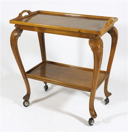 Carrello in legno su ruote a 2 ripiani.