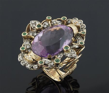Grande anello in oro rosa 14 kt e argento, montatura traforata con ametista...