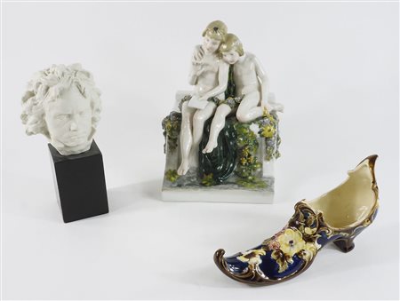 Lotto di 3 oggetti vari tra cui gruppo in porcellana e testa Rosenthal....