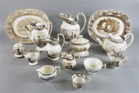 Lotto di vari oggetti in ceramica policroma decorati a motivi marini con barche.