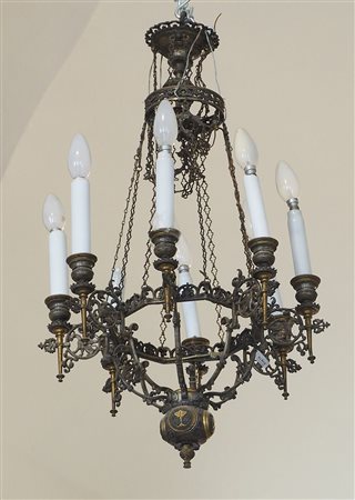 Lampadario a 8 luci.